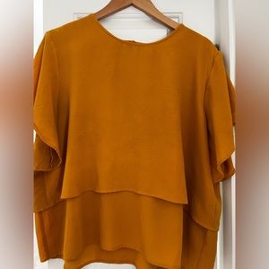 FLUTTER-SLEEVE TIERED-HEM BLOUSE -XL

New York & Company